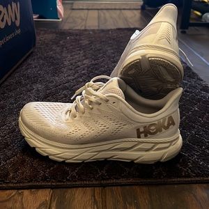 WMNS Hoka Clifton 7